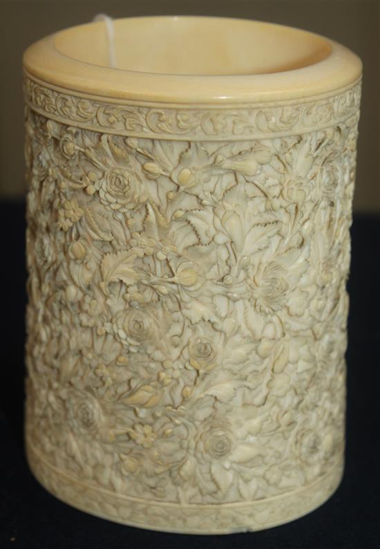 A Chinese export ivory pot, 19th century, 11cm